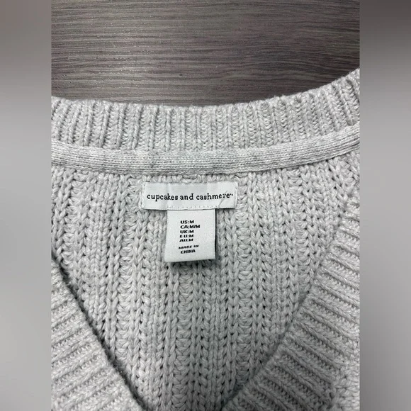 Cupcakes and Cashmere Soft Chunky Knit Cardigan Sweater V-neck Button Up Size M - Picture 3 of 8